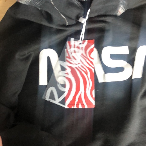 Light hoodie with nasa logo and plaid hood - Picture 3 of 3